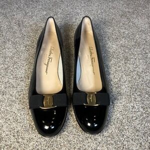 Salvatore Ferragamo Vara Black Patent Leather Bow Pumps 10.5 AA 2A Italy Luxury